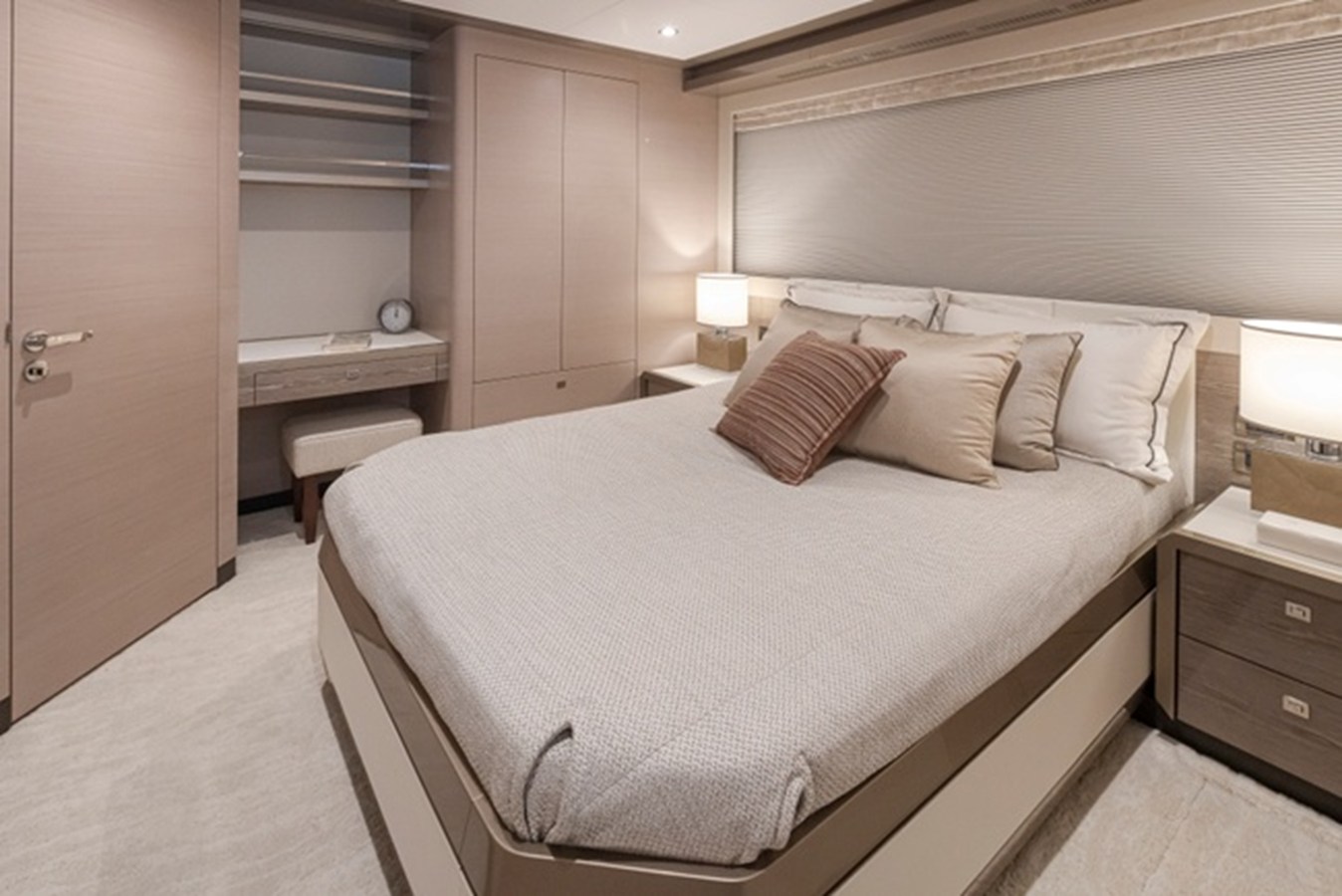 2027 Ocean Alexander 27R 45