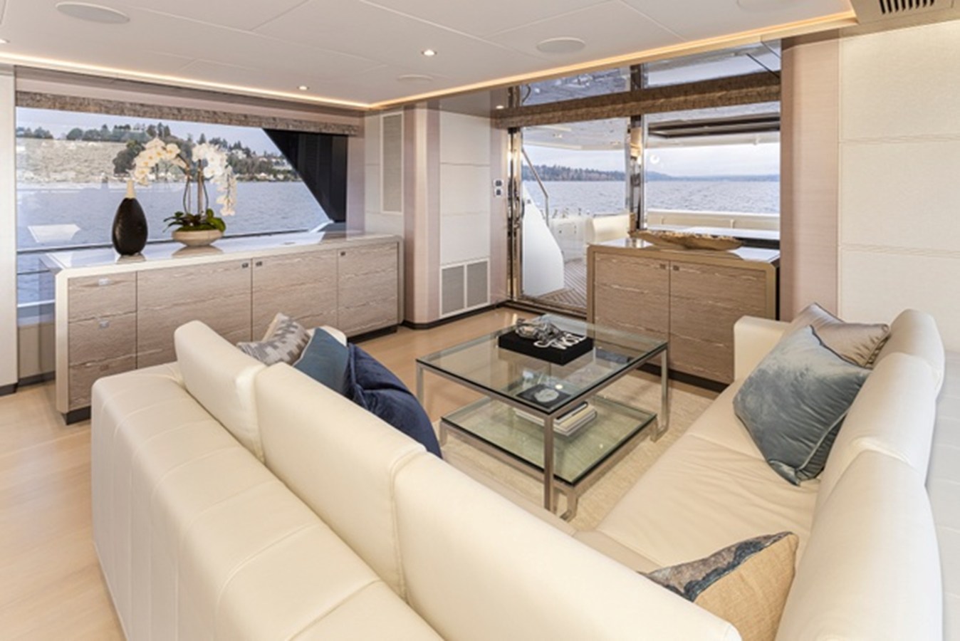 2027 Ocean Alexander 27R 65