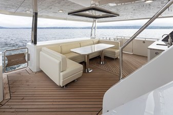 2027 Ocean Alexander 27R 13