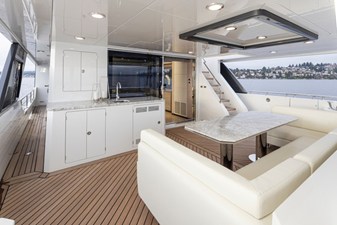 2027 Ocean Alexander 27R 15