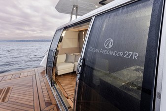 2027 Ocean Alexander 27R 19