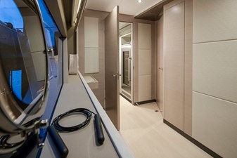 2027 Ocean Alexander 27R 38