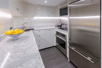 2027 Ocean Alexander 27R 40