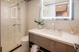 2027 Ocean Alexander 27R 46