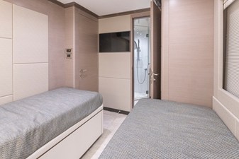 2027 Ocean Alexander 27R 71