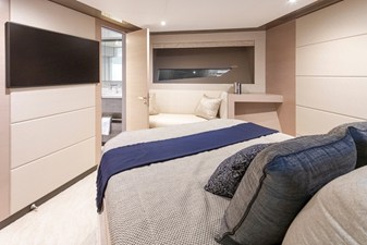 2027 Ocean Alexander 27R 75