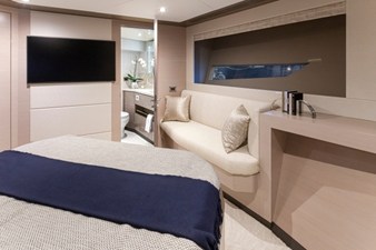 2027 Ocean Alexander 27R 76
