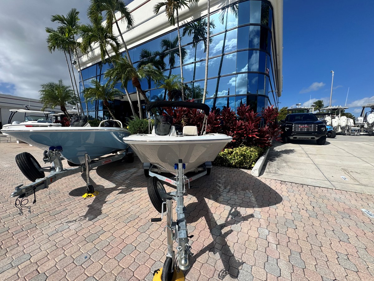 2027 Boston Whaler 130 Super Sport 2