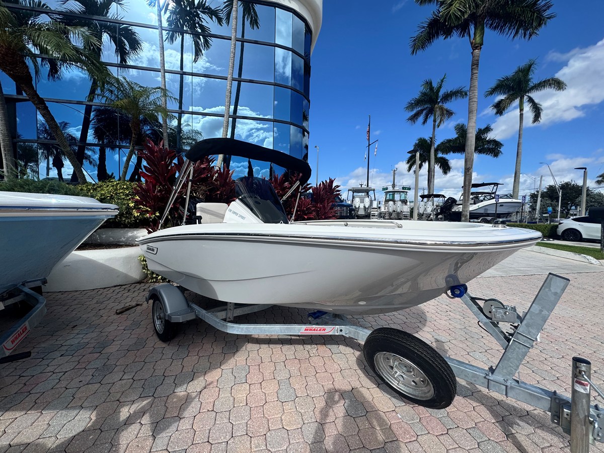 2027 Boston Whaler 130 Super Sport 3