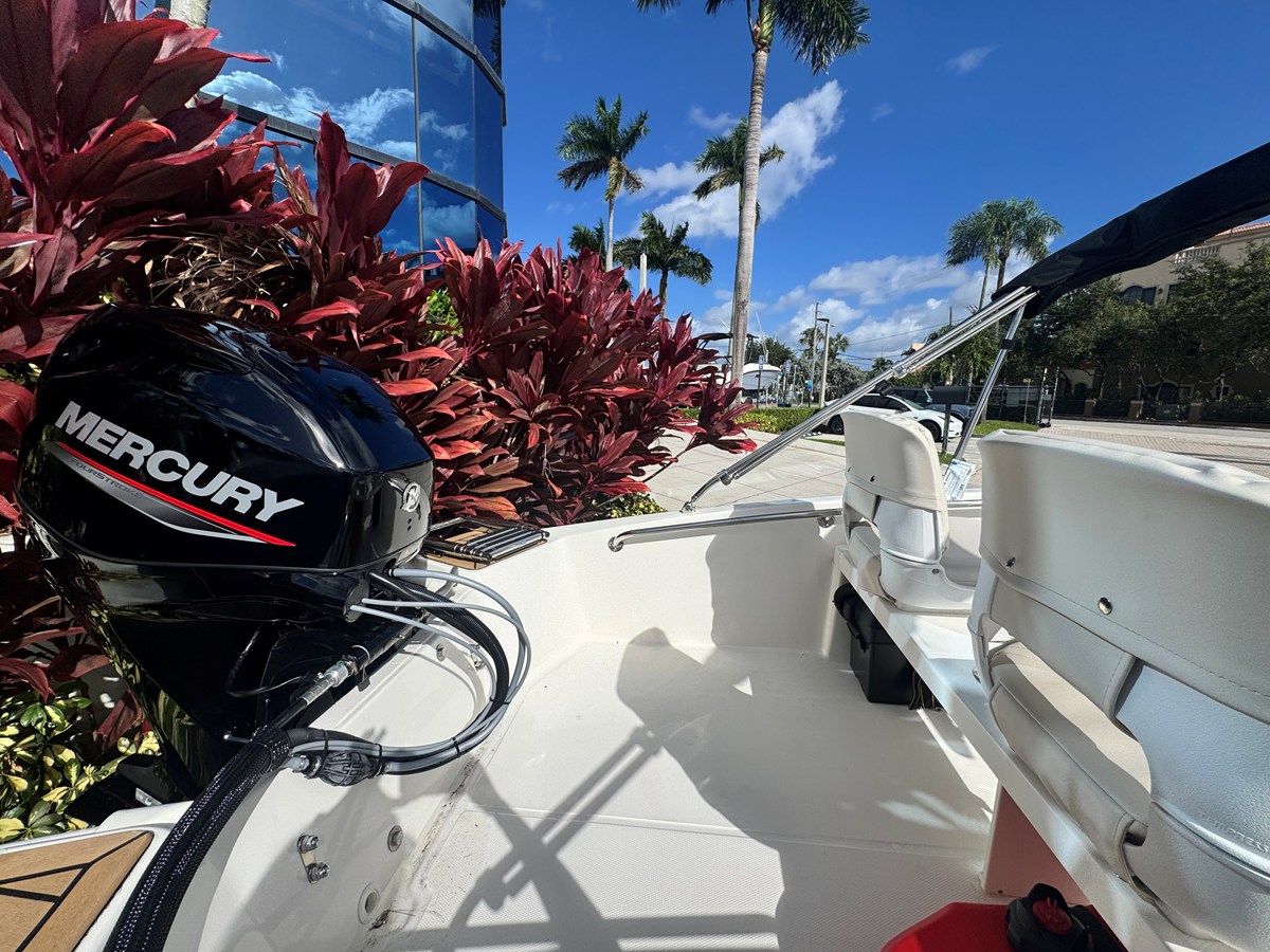 2027 Boston Whaler 130 Super Sport 5