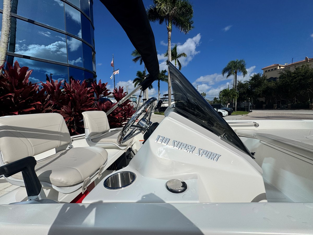 2027 Boston Whaler 130 Super Sport 9