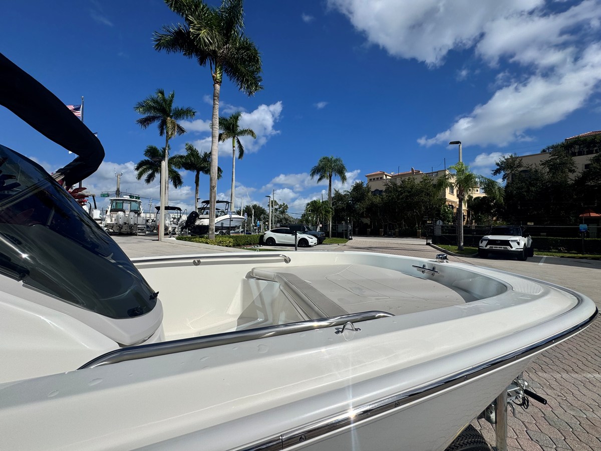 2027 Boston Whaler 130 Super Sport 10