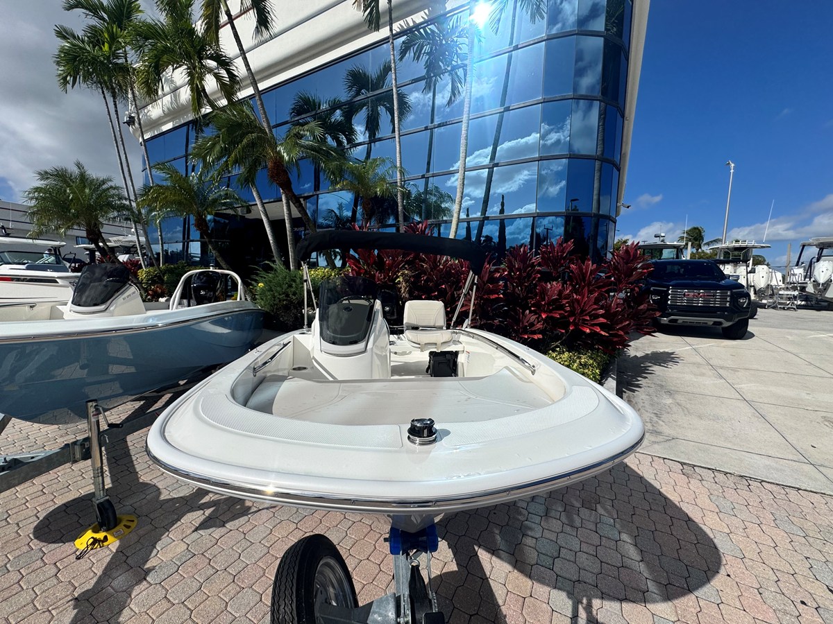 2027 Boston Whaler 130 Super Sport 11