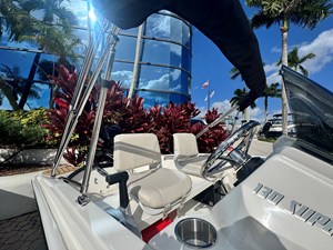 Boston Whaler 130 Super Sport 7 2027 Boston Whaler 130 Super Sport 8