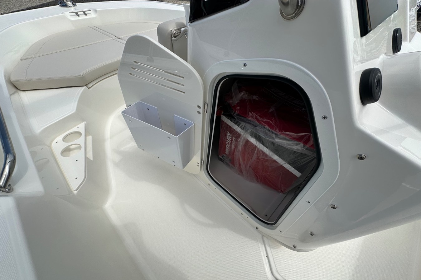 2027 Boston Whaler 170 Montauk 9