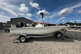 Boston Whaler 170 Montauk 1 2027 Boston Whaler 170 Montauk 2
