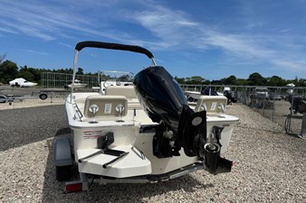 Boston Whaler 170 Montauk 2 2027 Boston Whaler 170 Montauk 3