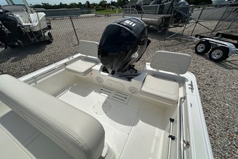 Boston Whaler 170 Montauk 3 2027 Boston Whaler 170 Montauk 4