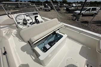 Boston Whaler 170 Montauk 5 2027 Boston Whaler 170 Montauk 6