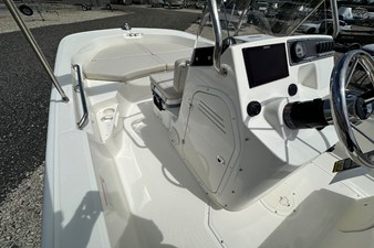 2027 Boston Whaler 170 Montauk 8