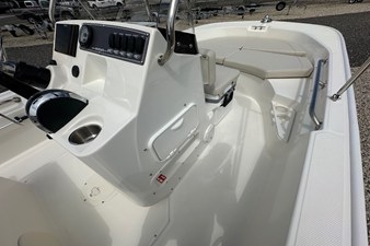 2027 Boston Whaler 170 Montauk 14