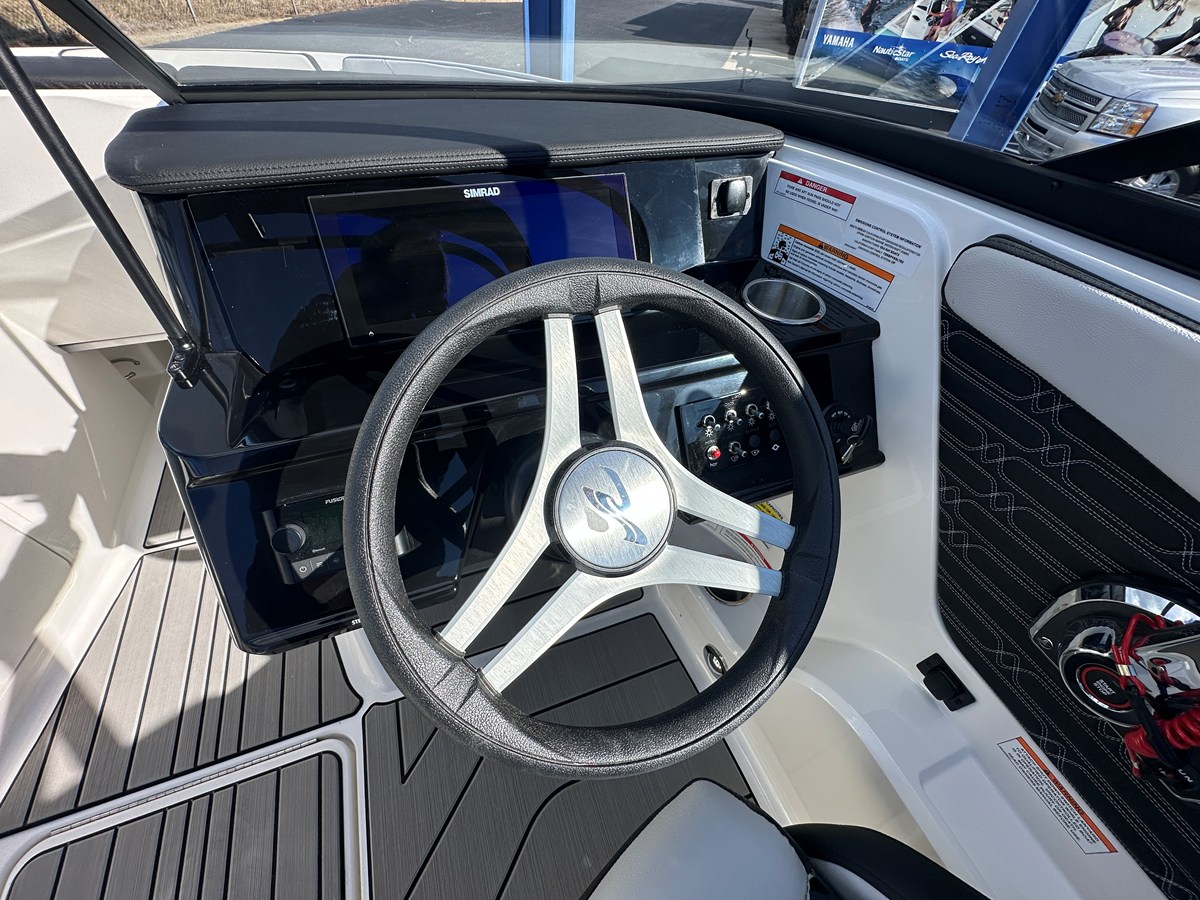 2026 Sea Ray SPX 210 Outboard 16