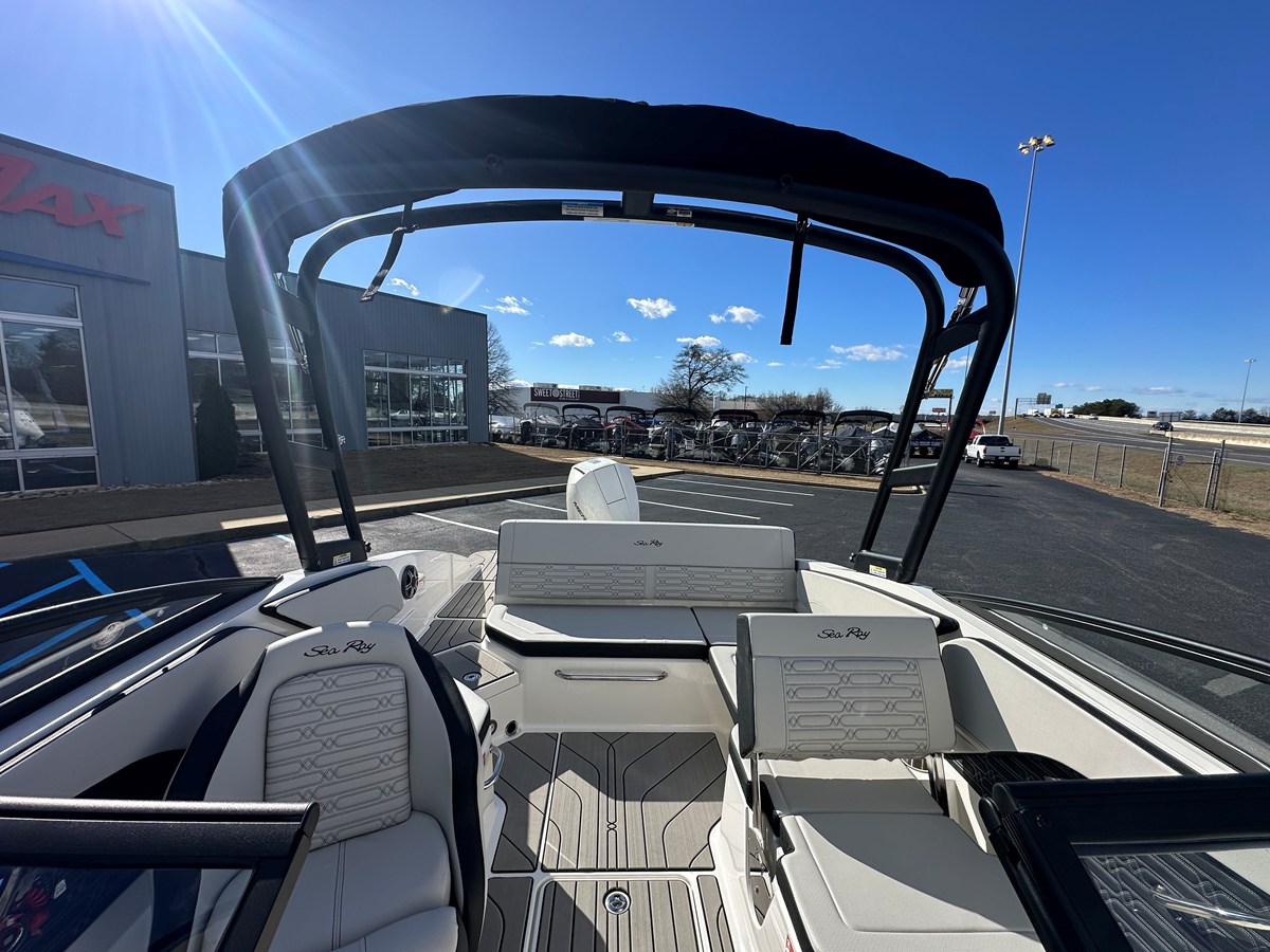 2026 Sea Ray SPX 210 Outboard 18
