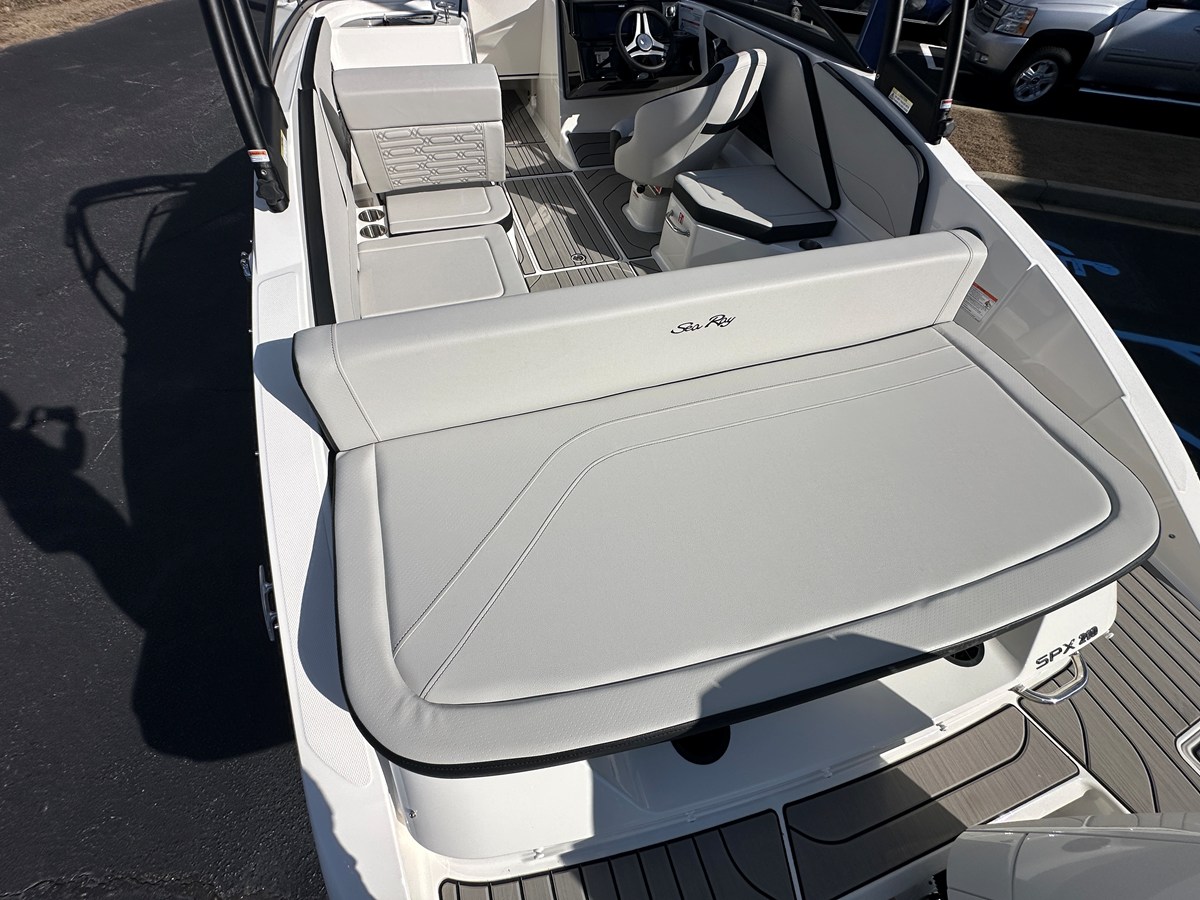 2026 Sea Ray SPX 210 Outboard 25