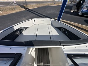 Sea Ray SPX 210 Outboard 4 2026 Sea Ray SPX 210 Outboard 5