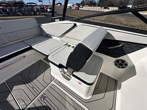 2026 Sea Ray SPX 210 Outboard 10