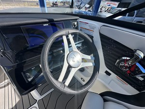 2026 Sea Ray SPX 210 Outboard 15