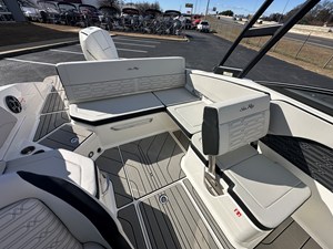 2026 Sea Ray SPX 210 Outboard 17