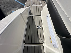 2026 Sea Ray SPX 210 Outboard 23