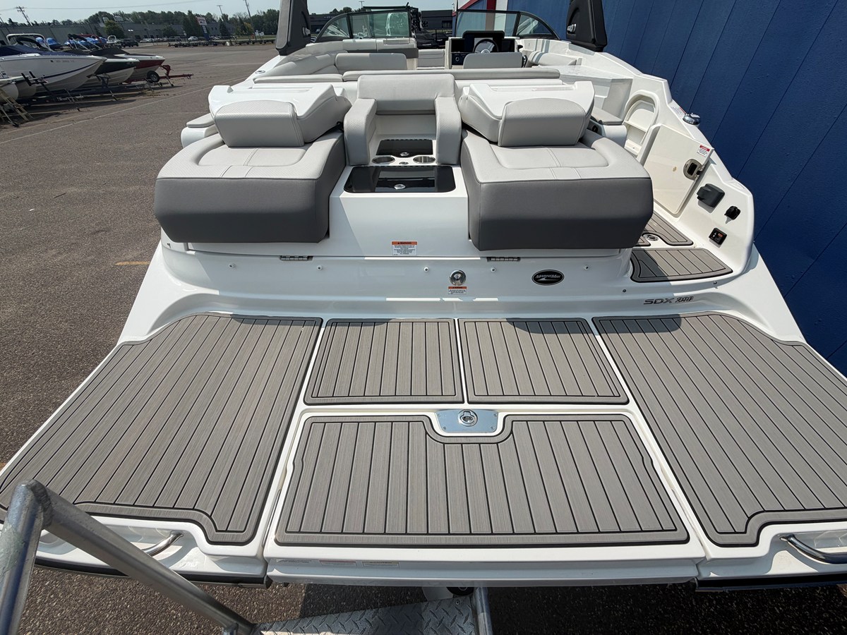 2026 Sea Ray SDX 290 4