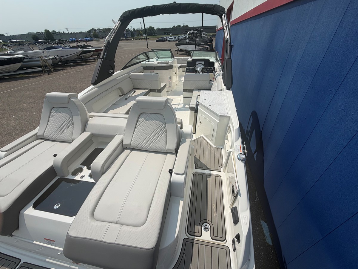 2026 Sea Ray SDX 290 6