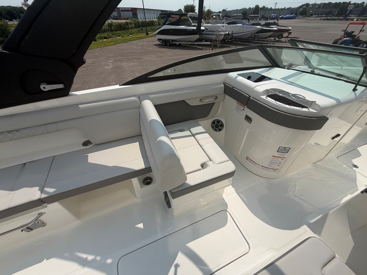 2026 Sea Ray SDX 290 9