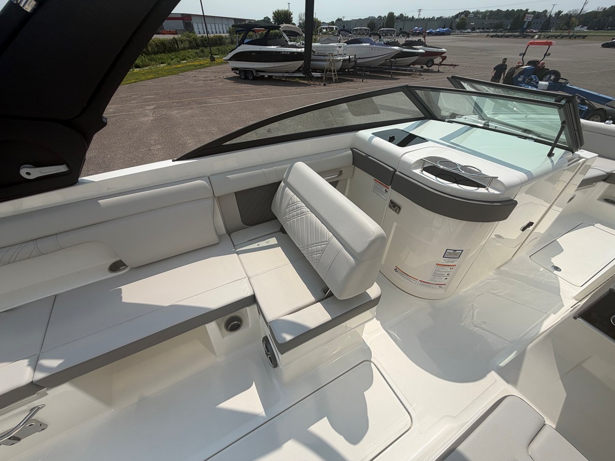 2026 Sea Ray SDX 290 10