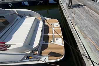 Sea Ray 350 SLX 3 2021 Sea Ray 350 SLX 4