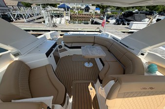 Sea Ray 350 SLX 9 2021 Sea Ray 350 SLX 10