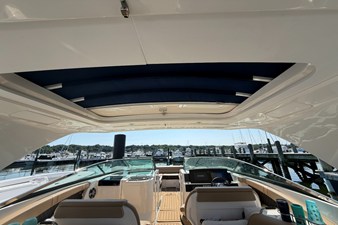 Sea Ray 350 SLX 11 2021 Sea Ray 350 SLX 12