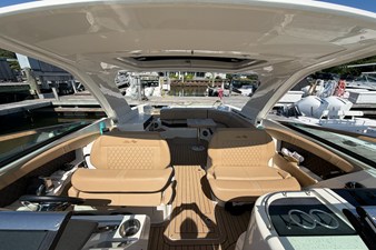 Sea Ray 350 SLX 14 2021 Sea Ray 350 SLX 15