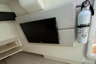 Sea Ray 350 SLX 16 2021 Sea Ray 350 SLX 17