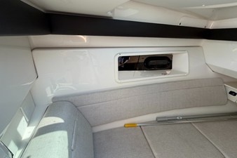 Sea Ray 350 SLX 17 2021 Sea Ray 350 SLX 18