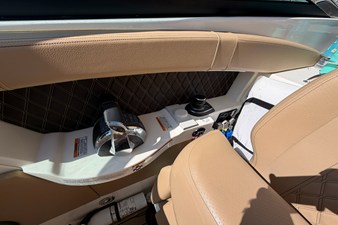 Sea Ray 350 SLX 18 2021 Sea Ray 350 SLX 19