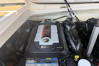 Sea Ray 350 SLX 24 2021 Sea Ray 350 SLX 25