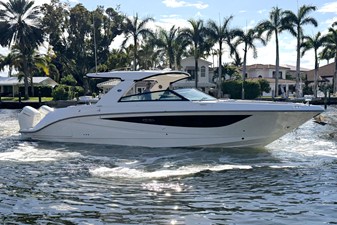 Sea Ray SLX 400 Outboard 1 2026 Sea Ray SLX 400 Outboard 2