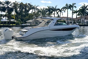 Sea Ray SLX 400 Outboard 3 2026 Sea Ray SLX 400 Outboard 4