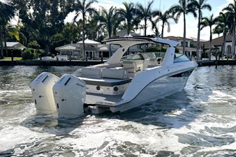Sea Ray SLX 400 Outboard 4 2026 Sea Ray SLX 400 Outboard 5