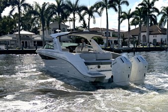 Sea Ray SLX 400 Outboard 6 2026 Sea Ray SLX 400 Outboard 7