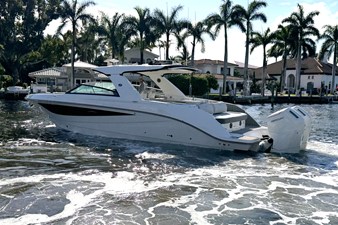 Sea Ray SLX 400 Outboard 7 2026 Sea Ray SLX 400 Outboard 8